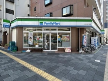【東京都/文京区小石川】オープンレジデンシア小石川播磨坂 ファミリーマート小石川五丁目店（現地より約300m）
