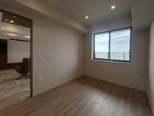 【神奈川県/横浜市神奈川区鶴屋町】THE　YOKOHAMA　FRONT　TOWER 洋室：【家具調度品は価格に含まれません】