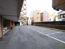 【神奈川県/横浜市中区山下町】クリオ横浜元町壱番館 駐車場