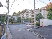 【神奈川県/横浜市中区本牧三之谷】グランツオーベル本牧三渓園 前面道路