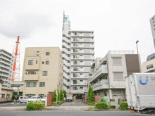 【神奈川県/横浜市神奈川区子安通】サンマリーナ新子安 外観：中央の白い建物
