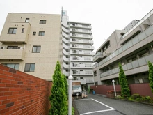 【神奈川県/横浜市神奈川区子安通】サンマリーナ新子安 外観：中央の白い建物