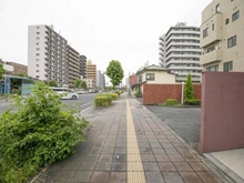 【神奈川県/横浜市神奈川区子安通】サンマリーナ新子安 前面道路