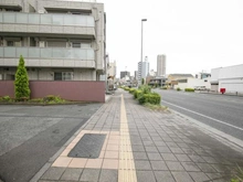 【神奈川県/横浜市神奈川区子安通】サンマリーナ新子安 前面道路