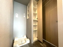 【東京都/世田谷区上馬】ザ・パークハウス三軒茶屋タワー 洗濯機置場、リネン庫