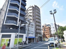 【神奈川県/横浜市中区末吉町】ナイスアーバン横濱伊勢佐木町 外観：真ん中の建物