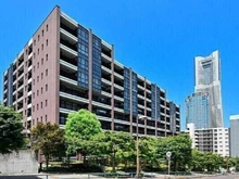 【神奈川県/横浜市西区紅葉ケ丘】横濱紅葉坂レジデンス 壱番館 外観：外壁タイル貼/壱番館は提供公園の隣接