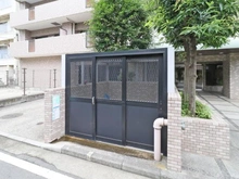 【神奈川県/横浜市南区真金町】ラフィネ横浜大通り公園 ゴミ置場