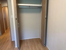【神奈川県/横浜市保土ケ谷区藤塚町】保土ケ谷グリーンタウン F棟 収納：約4.2帖洋室