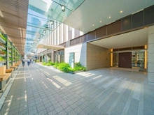 【神奈川県/横浜市神奈川区鶴屋町】THE YOKOHAMA FRONT TOWER アプローチ