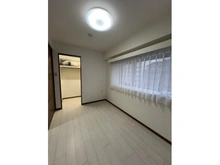 【神奈川県/横浜市神奈川区栄町】アール・ケープラザ横浜III 洋室：【家具調度品は価格に含まれません】