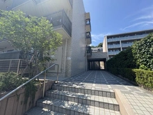 【神奈川県/横浜市西区南軽井沢】パーク・ハイム南軽井沢 アプローチ