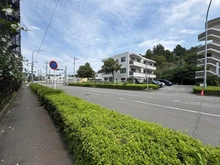 【神奈川県/横浜市都筑区荏田南】フィスナレジデンスセンター南 前面道路