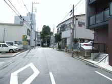 【神奈川県/横浜市中区上野町】マークミュー横浜本牧 前面道路