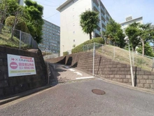 【神奈川県/横浜市西区宮ケ谷】三ツ沢ハイタウン 4号棟 前面道路