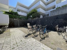 【神奈川県/藤沢市白旗】ベルヴィル藤沢本町 B棟 駐輪場