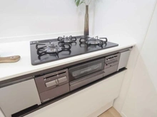 【神奈川県/藤沢市鵠沼海岸】東急ドエル・シーサイドコート キッチン：三口コンロ