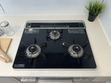 【神奈川県/藤沢市鵠沼海岸】レーベン鵠沼海岸BLUENOVA キッチン：三口コンロ