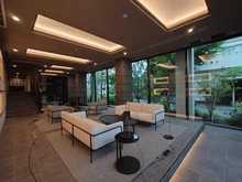 【神奈川県/茅ヶ崎市東海岸南】ヴェレーナグラン茅ヶ崎東海岸 グランドラウンジ：天然石を使用した空間。