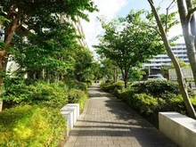 【神奈川県/茅ヶ崎市浜見平】オハナ茅ヶ崎ガーデニア 敷地内：緑のプロムナード