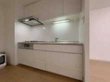 【神奈川県/平塚市菫平】パレ平塚すみれ平壱番館 キッチン：【家具調度品は価格に含まれません】