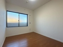 【神奈川県/茅ヶ崎市ひばりが丘】コスモ茅ヶ崎ベルセーヌ 洋室