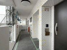 【神奈川県/平塚市八千代町】東急ドエル・アルス平塚 玄関：大規模修繕中