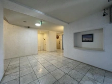 【神奈川県/逗子市小坪】逗子マリーナ厚生用建物 2号棟 エントランス