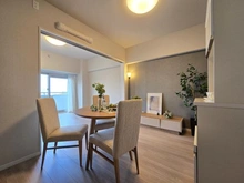 【神奈川県/藤沢市片瀬海岸】シーサイド片瀬江ノ島 ダイニングキッチン：(奥)洋室