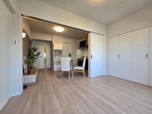 【神奈川県/藤沢市片瀬海岸】シーサイド片瀬江ノ島 洋室：(奥)DK