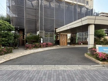 【神奈川県/茅ヶ崎市赤松町】セルテシティオ湘南辻堂 エントランス：大規模修繕中