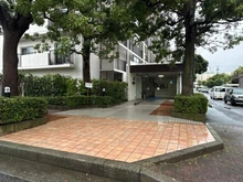 【神奈川県/平塚市菫平】パレ平塚すみれ平参番館 アプローチ