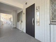 【神奈川県/茅ヶ崎市柳島海岸】クリオ茅ヶ崎柳島海岸 玄関