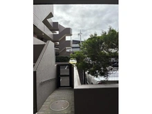 【神奈川県/藤沢市藤沢】サンヴェール藤沢 敷地内：玄関前