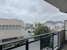 【神奈川県/平塚市追分】マイキャッスル平塚III 眺望：バルコニーからは湘南平をご覧いただけます