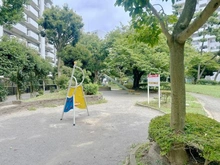 【神奈川県/藤沢市鵠沼東】東急ドエル藤沢ビレジ 1号棟 奥田三角公園（現地より約48m）