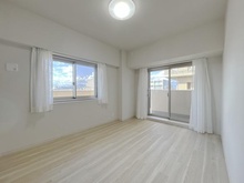 【神奈川県/藤沢市湘南台】エスタテラ湘南台 アクアビュー 洋室：【約7.0帖】ウォークインクローゼットあり・バルコニー出入り可能