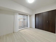 【神奈川県/藤沢市湘南台】エスタテラ湘南台 アクアビュー 洋室：【約6.5帖】収納あり・バルコニー出入り可能