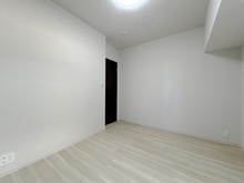 【神奈川県/藤沢市湘南台】エスタテラ湘南台 アクアビュー 洋室：【約6.5帖】収納あり・バルコニー出入り可能
