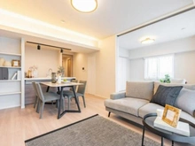 【東京都/渋谷区千駄ヶ谷】グランドパーク代々木 LDK：※家具・調度品等は販売価格に含まれておりません
奥：洋室