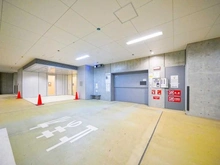 【東京都/新宿区北新宿】ザ・パークハウス新宿タワー 駐車場：アプローチしやすく、防犯面も考慮した屋内駐輪場