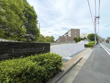 【東京都/渋谷区初台】パークグランディ代々木 サウスレジデンス棟 外観：奥：サウスレジデンス棟・トップレジデンス棟