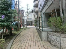 【東京都/新宿区新宿】アクシア新宿御苑 アプローチ