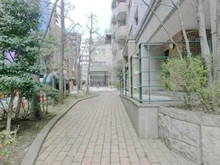 【東京都/新宿区新宿】アクシア新宿御苑 アプローチ