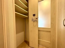 【東京都/新宿区西新宿】オリエンタル新宿コーポラス 廊下収納