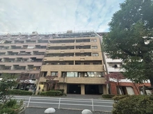 【東京都/新宿区大久保】グランドメゾン開栄 外観：中央部のマンションです