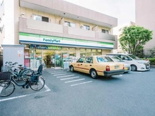 【東京都/新宿区西新宿】パークタワー西新宿 ファミリーマート新宿税務署通り店（現地より約252m）