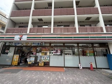 【東京都/新宿区百人町】アゼリアコート セブンイレブン新宿百人町2丁目店（現地より約102m）