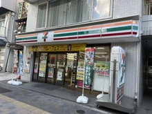 【東京都/新宿区大久保】セイントマンション セブンイレブン新宿大久保1丁目店（現地より約140m）