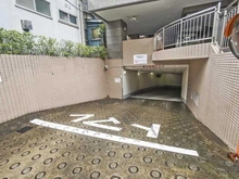 【東京都/渋谷区笹塚】アルス笹塚 駐車場：入口